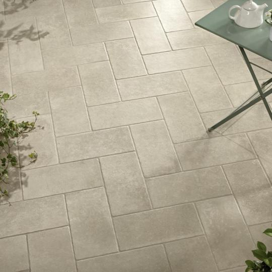 rustikalny hrana bezovy dlazdica podlaha dlazdica obklad mediteranny kamenny vzhlad svetly kupelna pieskova farba obyvacka terasa zaoblena isla ceramica opus lameridiana mrazuvzdorna obklady balaton palivy pieskovec.jpg